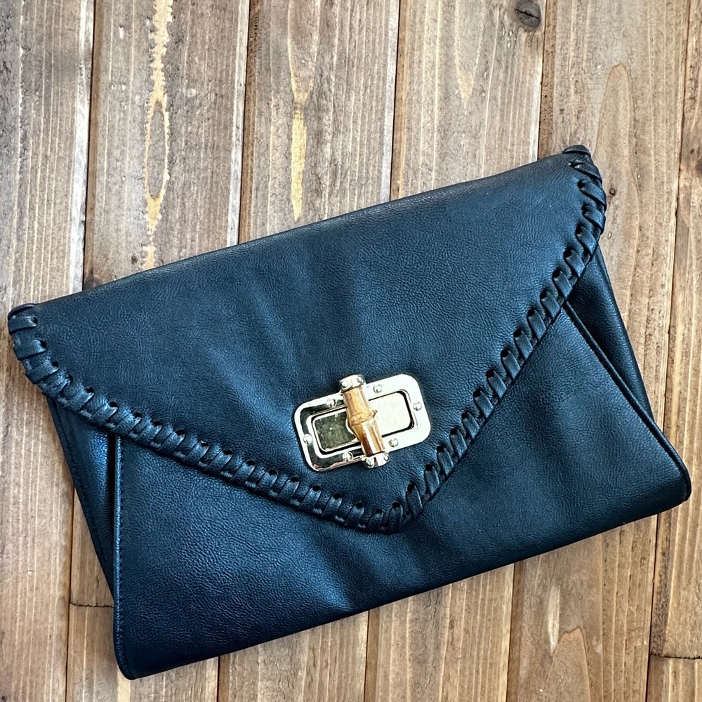 Elegant black clutch